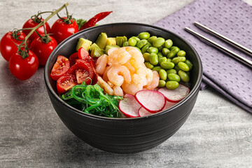 Hawaian cuisine - Poke with cocktail shrimps