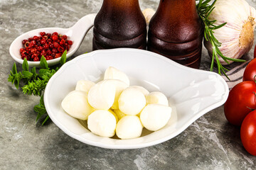 Small mozzarella mini cheese balls