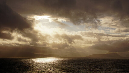 Obraz premium Lichtspiele bei den Faröer Inseln