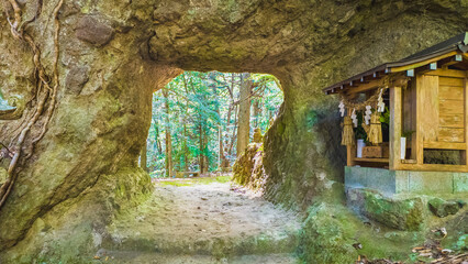 日本の「岩屋神社」の写真