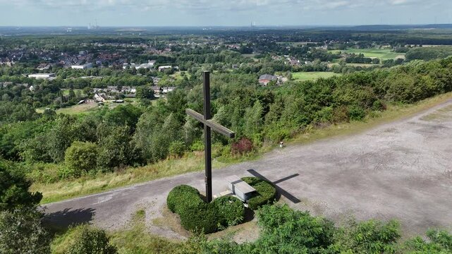 Rundflug um das Kreuz auf der Halde Haniel in Bottrop