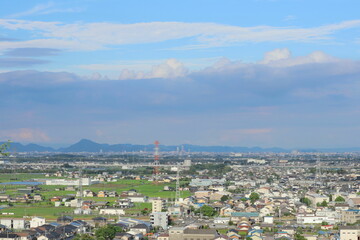 Fototapeta premium 岐阜県大垣市金生山からみた濃尾平野と街並みと雲