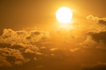 Zachód słońca, chmury, złota godzina. © MarcinRoj.Fotografia