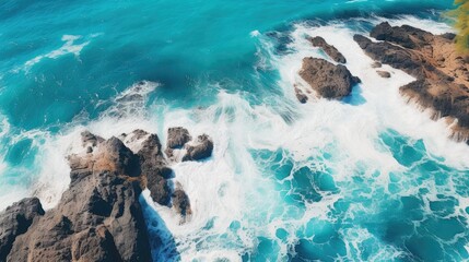Obraz premium Waves crashing on a rocky coastline seen from above