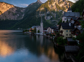 Hallstatt und Hallstättersee in den Alpen