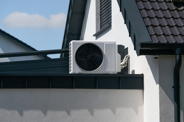 Split air conditioner/ air-to-air heat pump/ heating and cooling