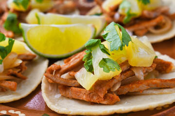 メキシコの伝統的なタコス　タコス・アル・パストール　（タコスアルパストール, タコス　アル パストール） コピースペースあり　Mexican traditional tacos, Tacos al pastor, copy space available