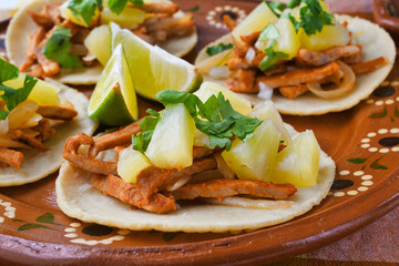 メキシコの伝統的なタコス　タコス・アル・パストール　（タコスアルパストール, タコス　アル パストール） 　Mexican traditional tacos, Tacos al pastor