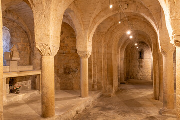 Crypte de l'abbatiale de Cruas 
