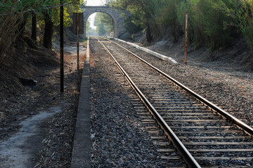 Hermoso paisaje de la v&iacute;a ferroviaria que une Alcoy con Valencia en la peque&ntilde;a y turistica localidad de Agres, Espa&ntilde;a
