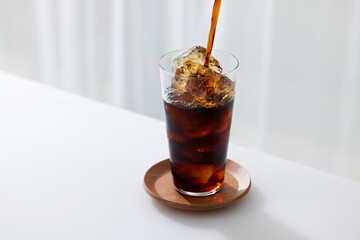 グラスに注いだアイスコーヒー