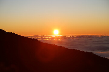 Sunset above the Halekela Mountains in Hawaii