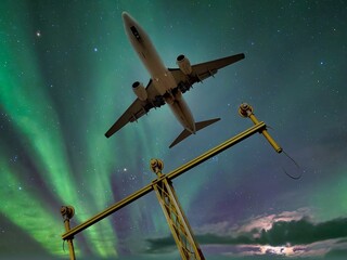 avion de ligne atterrissage aurores boréales