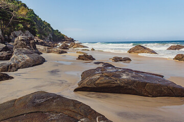 Rocas en la Playa Abricó, Reserva de Grumarí, Rio de Janeiro - Brasil