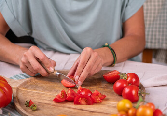 Tomaten verarbeiten, frische Tomaten aus dem Garten, Tomatensoße selber machen