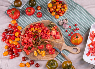 Tomaten verarbeiten, frische Tomaten aus dem Garten, Tomatensoße selber machen