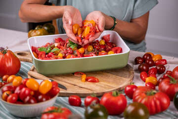 Tomaten verarbeiten, frische Tomaten aus dem Garten, Tomatensoße selber machen