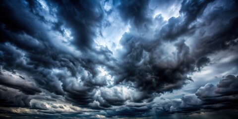 Obraz premium Dark and moody grunge clouds in the sky , grunge, clouds, dark, moody, sky, atmosphere, weather, nature, stormy