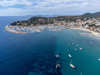 Obraz premium Aerial view on boats, crystal clear blue water of Plage du Debarquement white sandy beach near Cavalaire-sur-Mer and La Croix-Valmer, summer vacation on French Riviera, Var, France