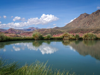 Oeil de l'Inca, lac de volcan, près de Potosi en Bolivie