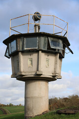 Ein RTB Rundbeobachtungsturm an der innerdeutschen Grenze.