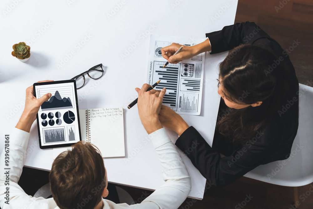 Fototapete top view analyst team uses bi fintech display tablet to analyze financial data. business people anal