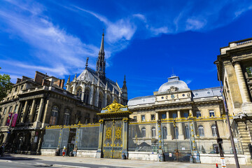 Fototapeta premium Sainte Chapelle and Palais de Justice in the Ile de la Cite - Paris, France