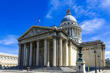 Obraz premium Pantheon and pantheon square in Paris - France