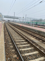 Obraz premium ESTACIÓN DE TREN VÍAS DE TREN