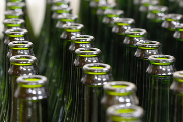 Alignement de bouteilles en verre