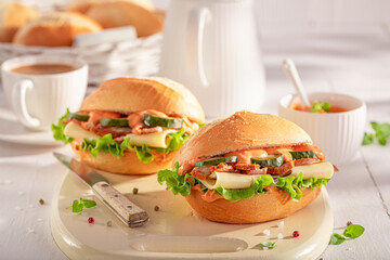 Delicious and healthy sandwich made of vegetables and gyros chicken.