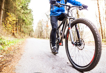Fototapeta premium Close up on bike in the middle of nature, early autumn morning. Concept of healthy lifestyle.