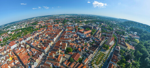 Die historische Altstadt von Landshut an der Isar im Luftbild
