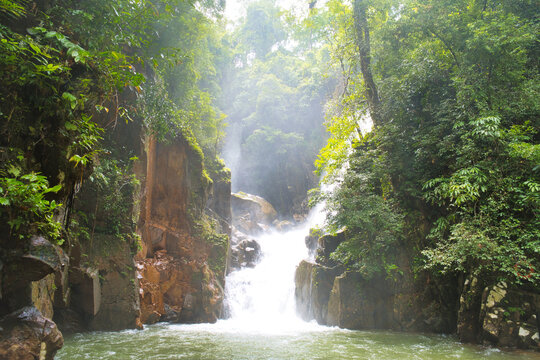 ナムトック・プリオ国立公園　อุทยานแห่งชาติน้ำตกพลิ้ว　Nam Tok Phlio National Park