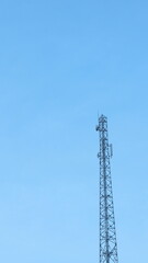 Obraz premium Telecommunication tower with blue sky background, Technology and communication concept. 