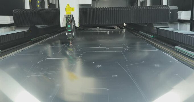 The process of cutting a metal part with a laser cutter. The laser cutter will cut the part. Laser cutter Plasma cutter work at the factory.