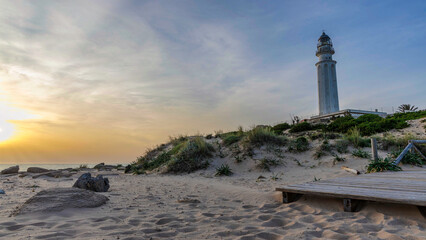 faro de trafalgar en cla costa de Cadiz durante la puesta de Sol