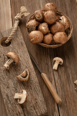 champignon chestnut mushrooms sliced on cutting board