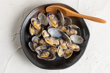 あさりの酒蒸し（Steamed clams with sake）