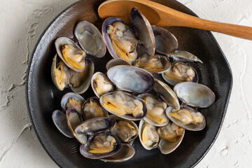 あさりの酒蒸し（Steamed clams with sake）