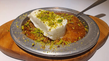 Knafeh with Turkish Ice Cream and Pistachios – A Decadent Dessert Delight
