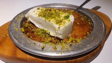 Knafeh with Turkish Ice Cream and Pistachios – A Decadent Dessert Delight