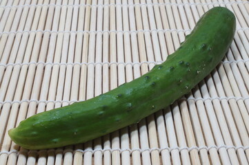 一本のキュウリ