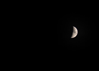 Night photo of the crescent moon