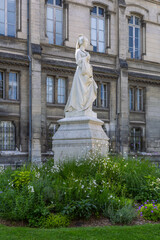 Fototapeta premium Statue of Marguerite of Angoulême France.