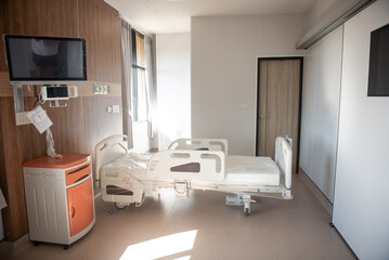 Clean, bright, and comfortable hospital room with modern equipment, providing a safe and comfortable environment for patients