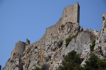 RUINES DU CHATEAU CATHARES DE PEYREPERTUSE XI éme SIECLE 