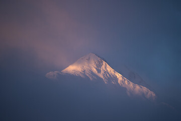 Berggipfel in Morgenstimmung
