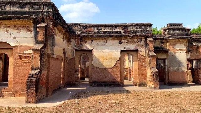 The british residency complex is a group of several building in a common precinct in the city of lucknow,uttar pradesh in India.