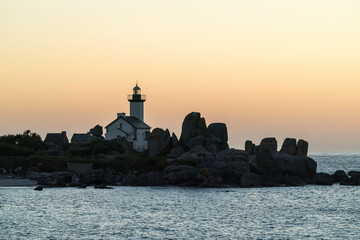 Bretonischer Leuchtturm in der Abenddämmerung